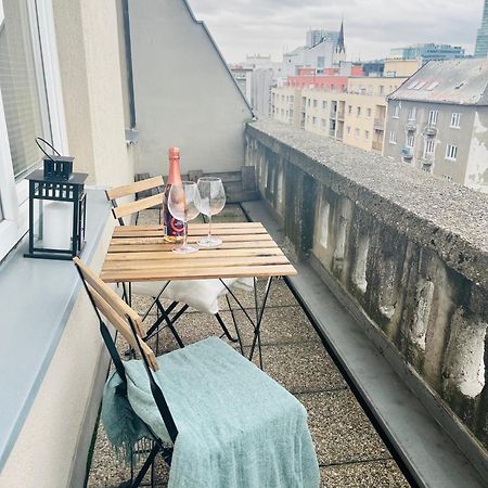 Charming Studio In The Old Town Appartement Bratislava Buitenkant foto