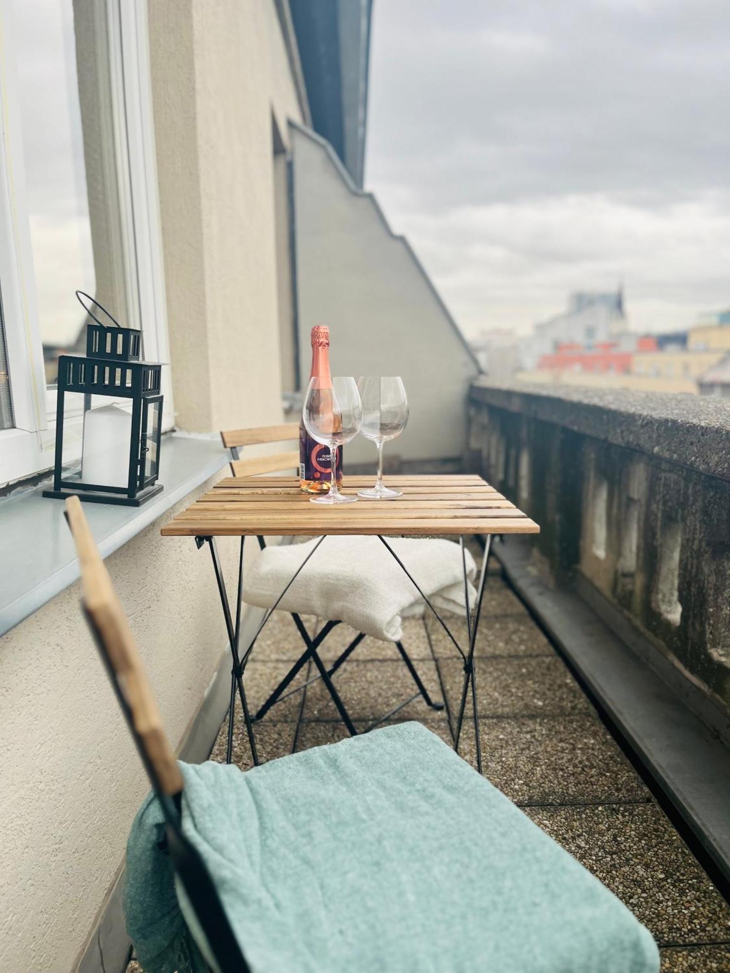 Charming Studio In The Old Town Appartement Bratislava Buitenkant foto