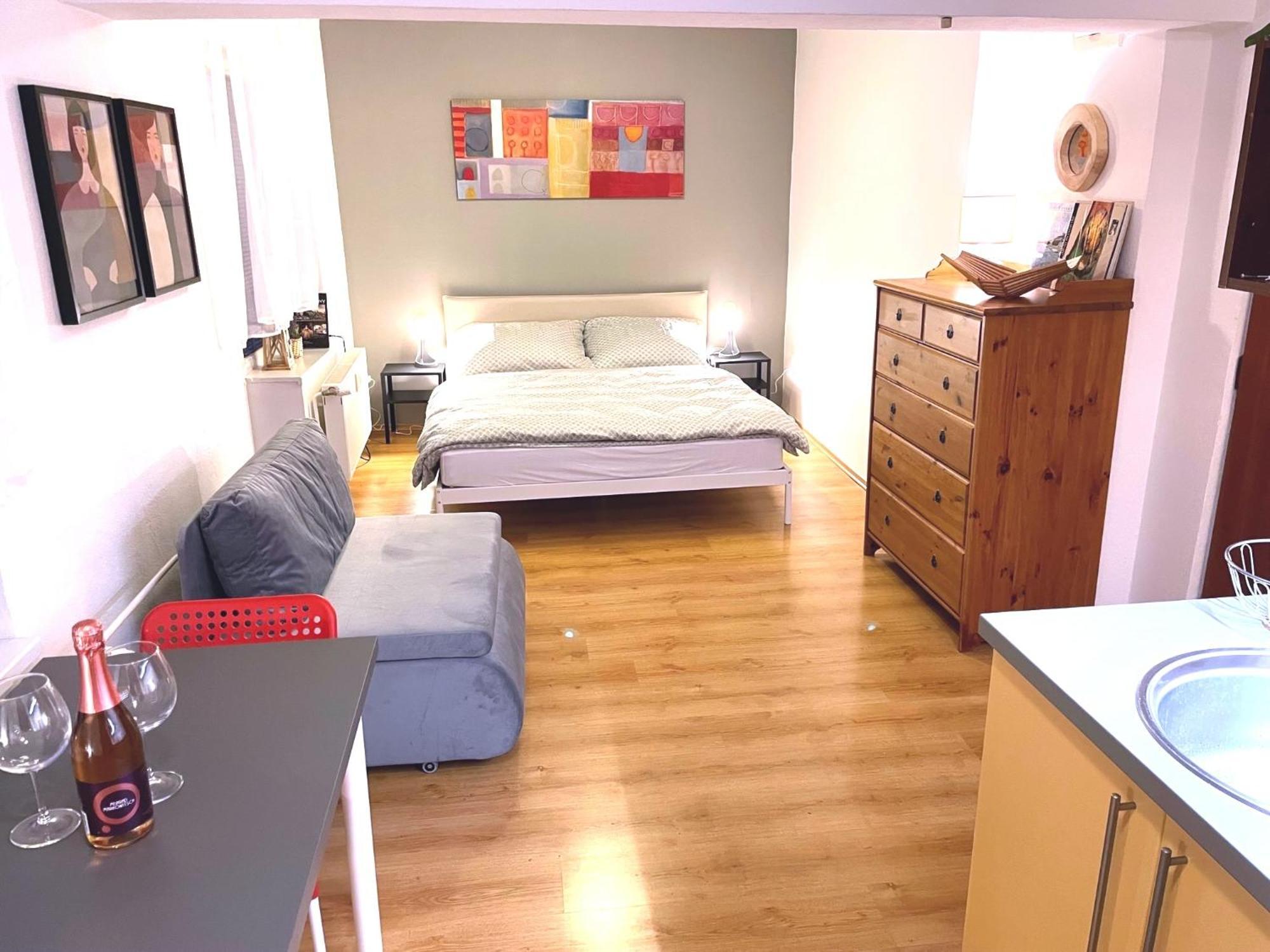 Charming Studio In The Old Town Appartement Bratislava Buitenkant foto