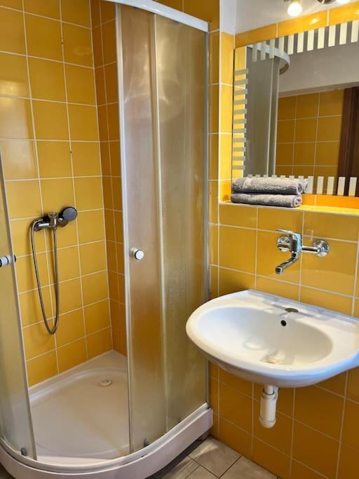 Charming Studio In The Old Town Appartement Bratislava Buitenkant foto