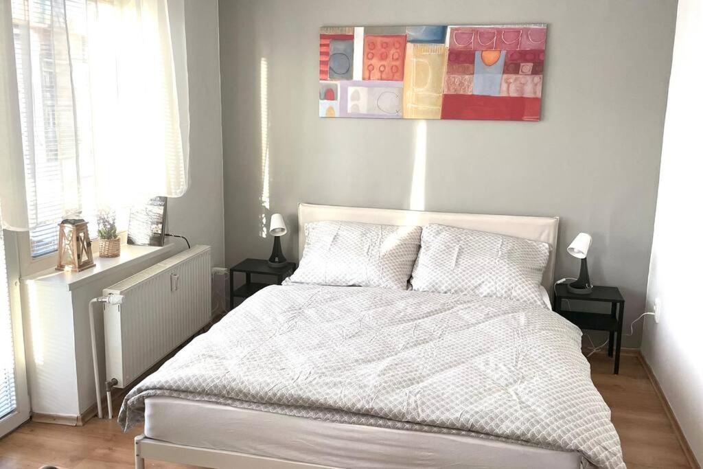 Charming Studio In The Old Town Appartement Bratislava Buitenkant foto